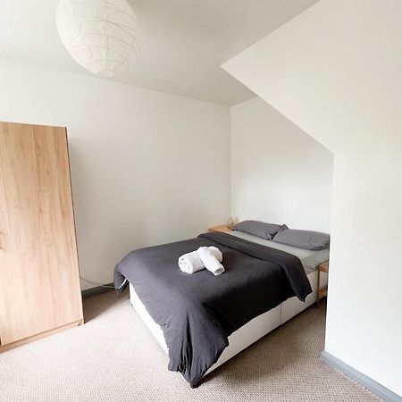 Well-Equipped 4 Bedroom House Close To City Centre Leeds  Extérieur photo