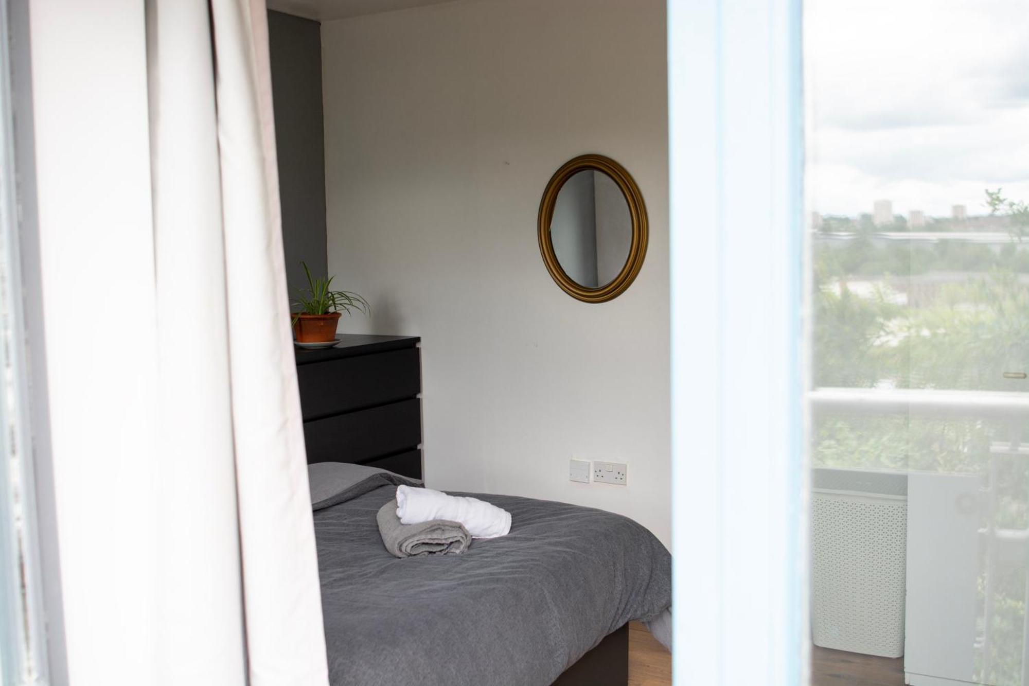 Well-Equipped 4 Bedroom House Close To City Centre Leeds  Extérieur photo