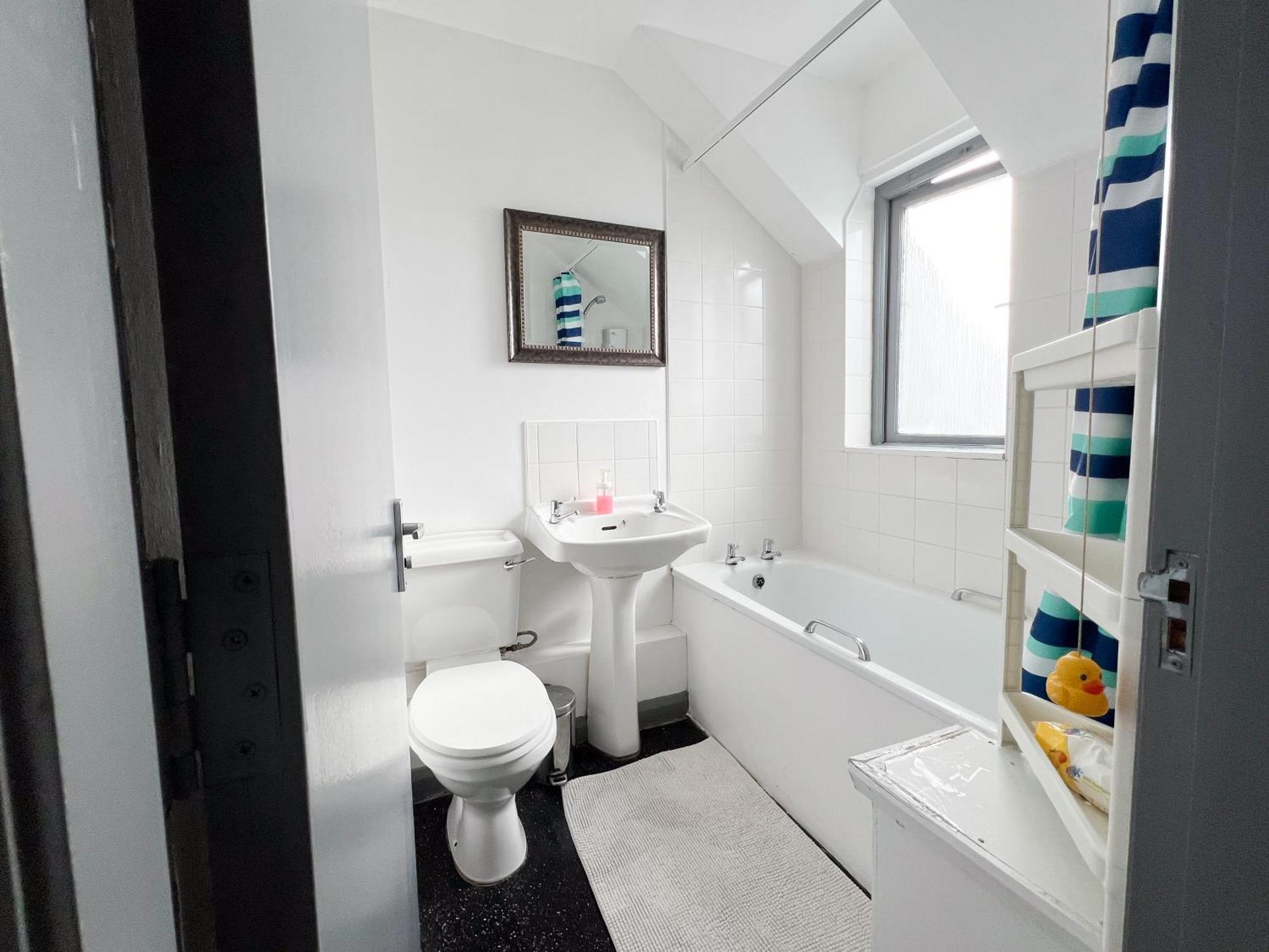 Well-Equipped 4 Bedroom House Close To City Centre Leeds  Extérieur photo
