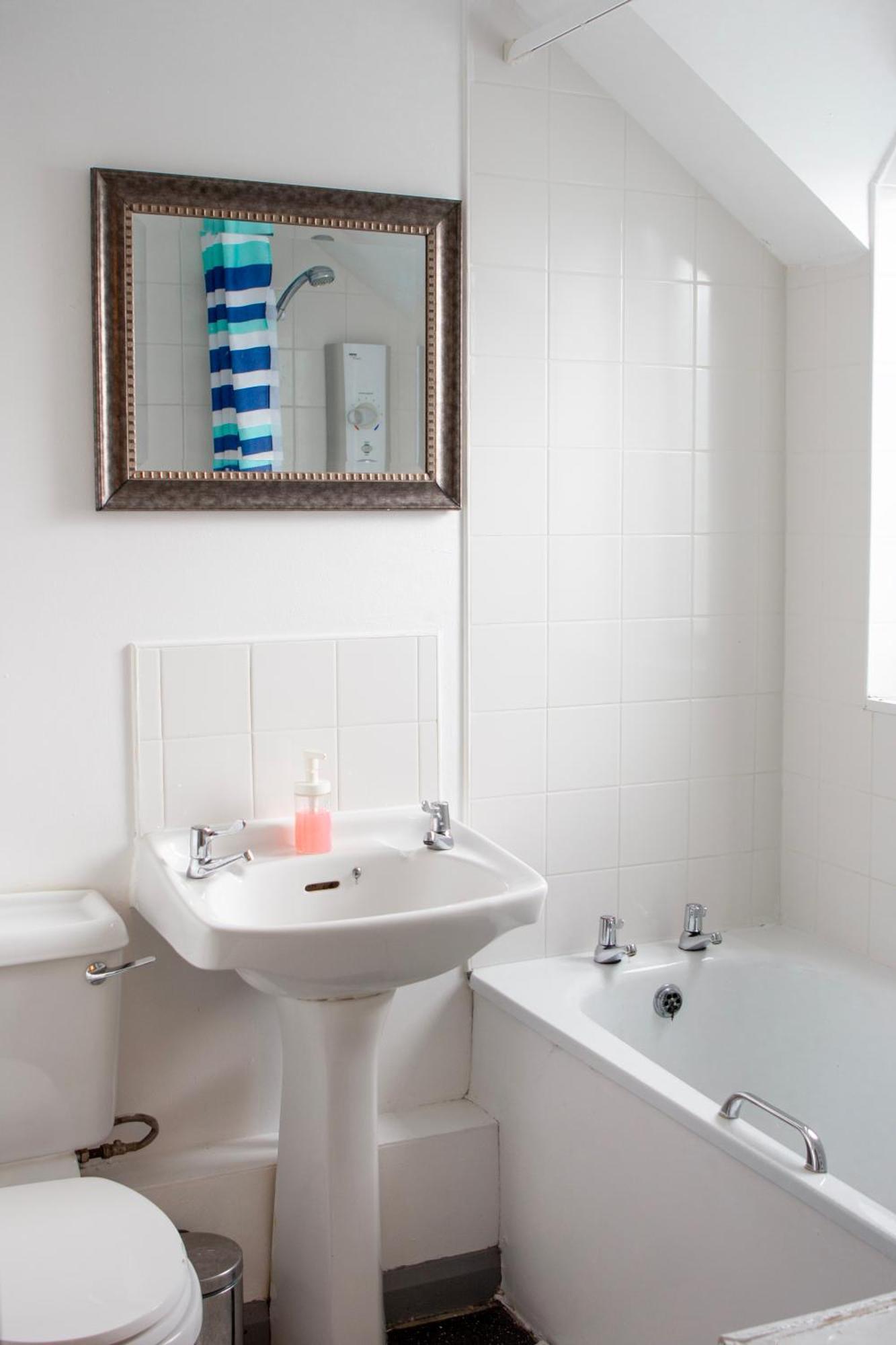 Well-Equipped 4 Bedroom House Close To City Centre Leeds  Extérieur photo